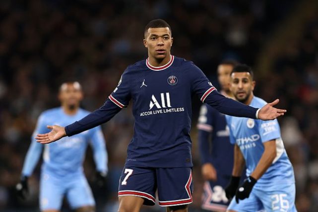 Zinedine est déjà rue Paris Saint-Germain